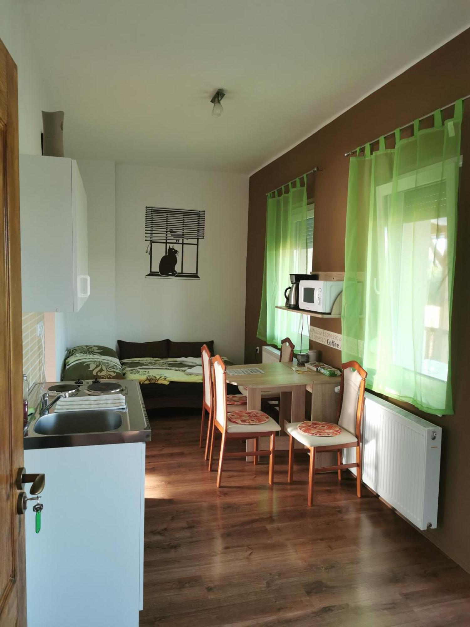Kokusz Apartmanok Eger Camera foto